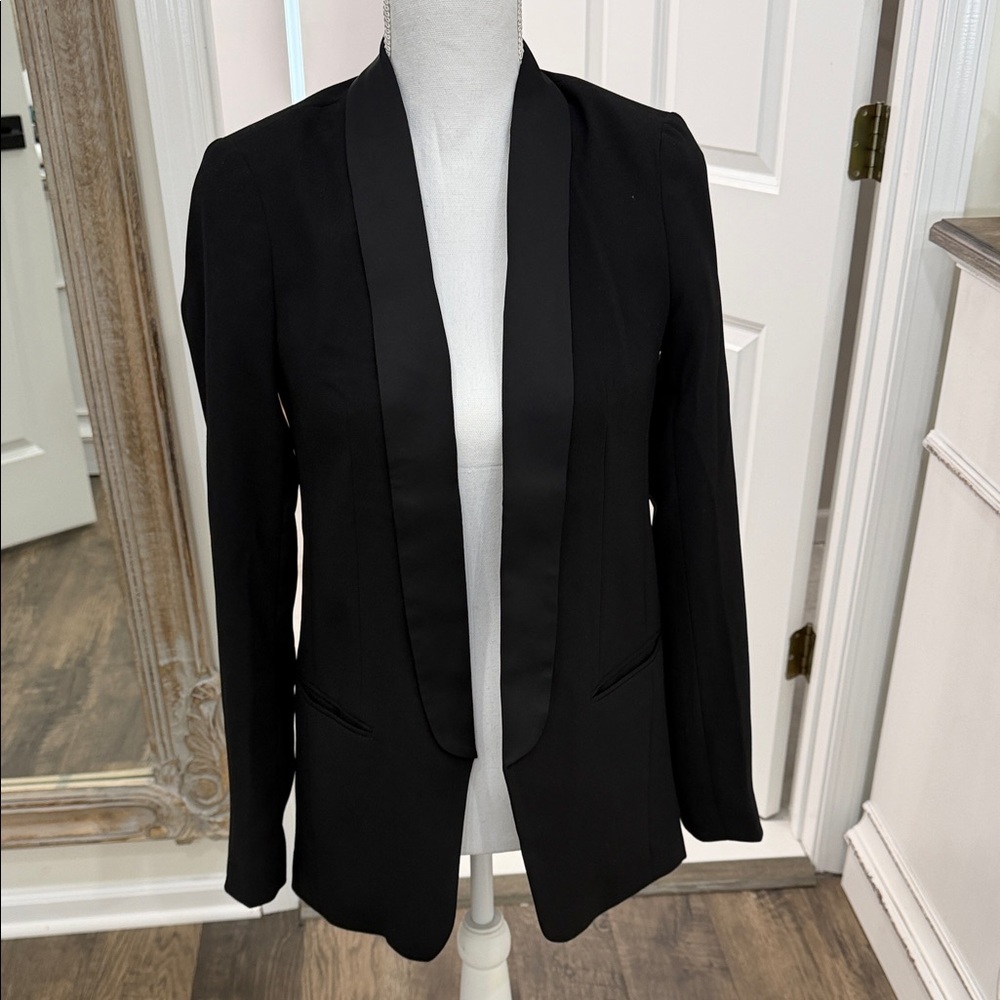 Express Classic Black Women's Blazer with Satin Lapel
